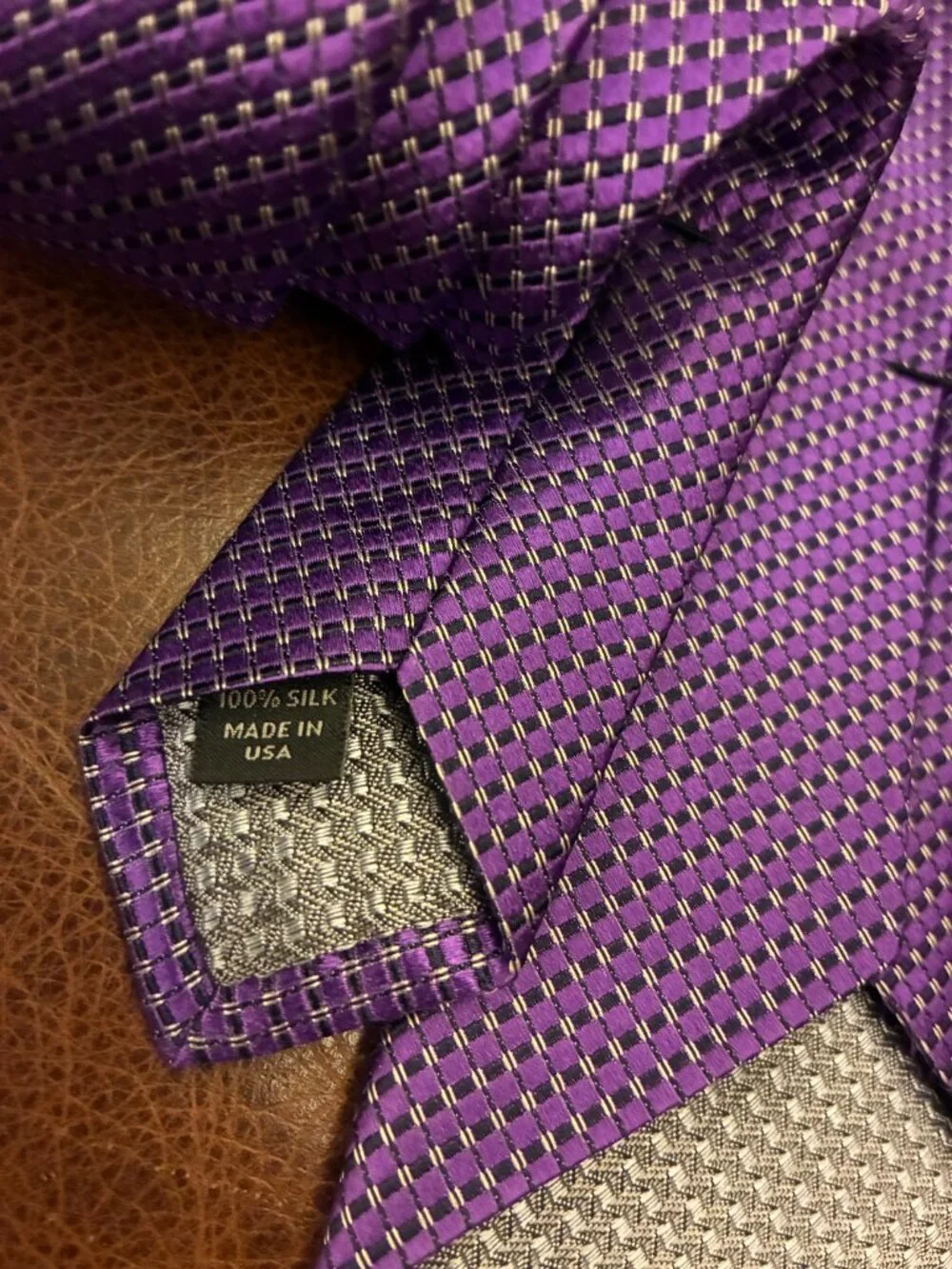 MEN'S JOHN W NORDSTROM TIE MADE IN USA 100% SILK PURPLE GEOMETRIC 3.75